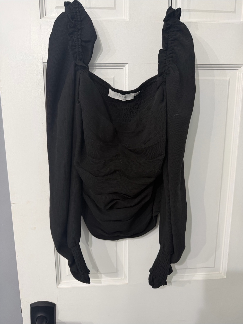 Astr Black Ruched Long-Sleeve Puff Blouse